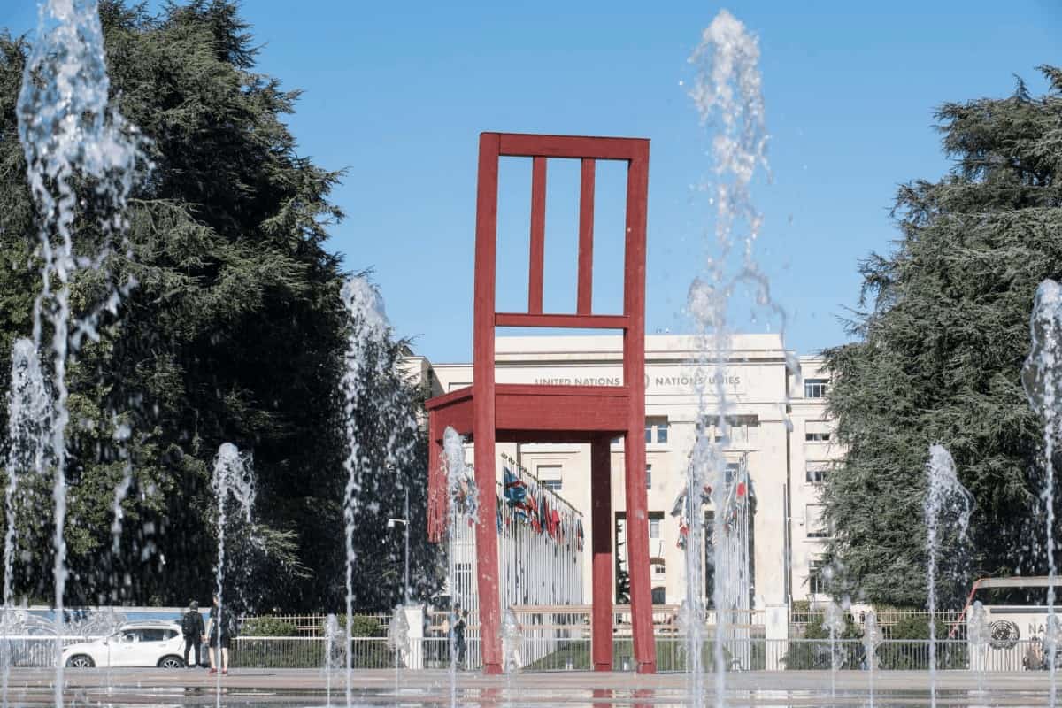 Cenevre- Kırık Sandalye heykeli (Broken Chair)